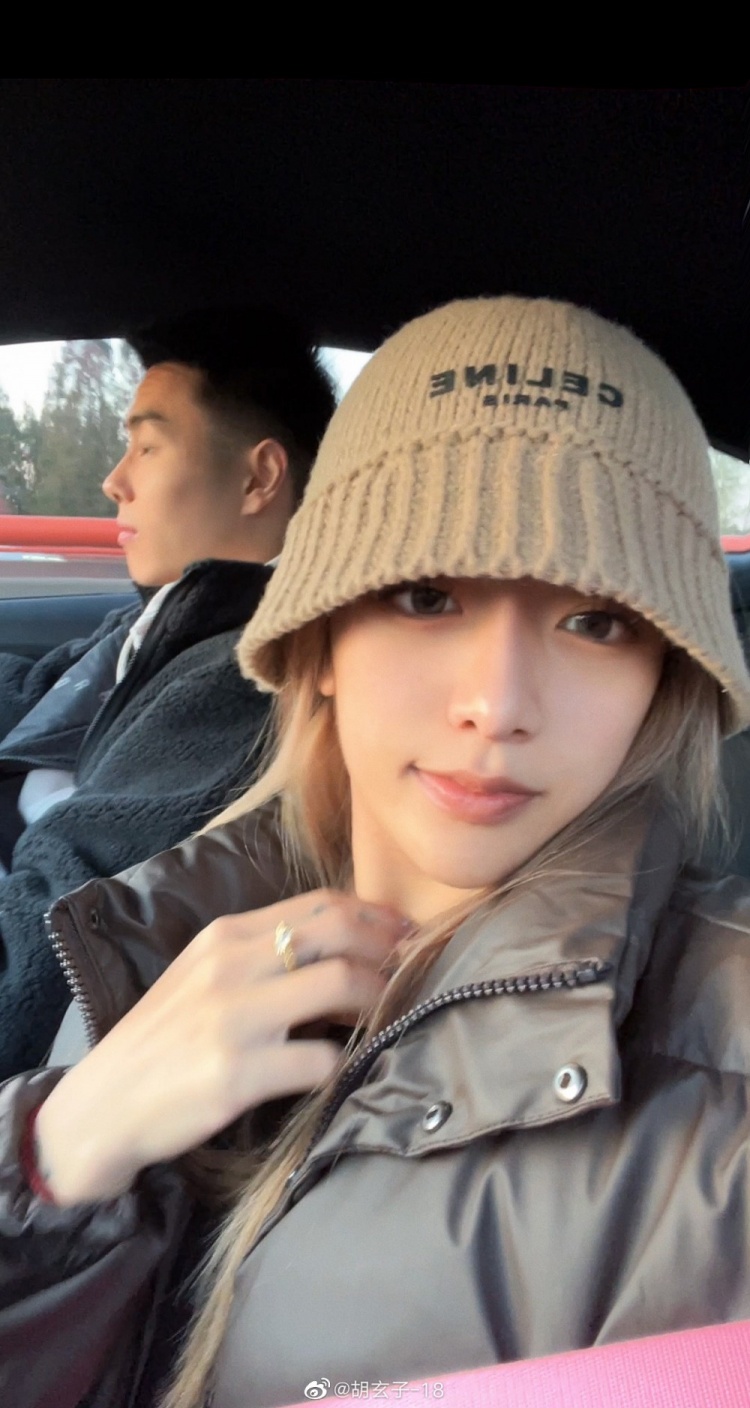 李添荣女朋友(李添荣女朋友照片大全)